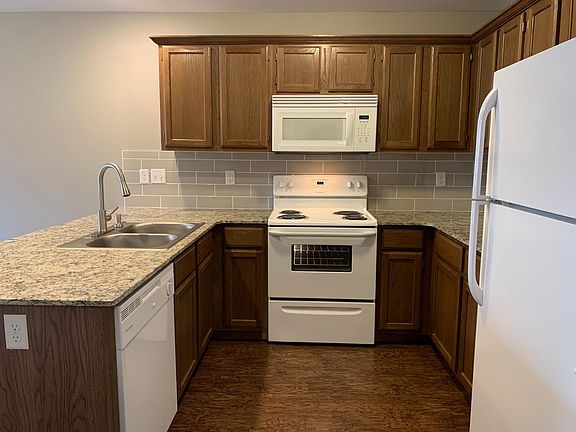5th image of 3202 SW Deerfield Blvd #1