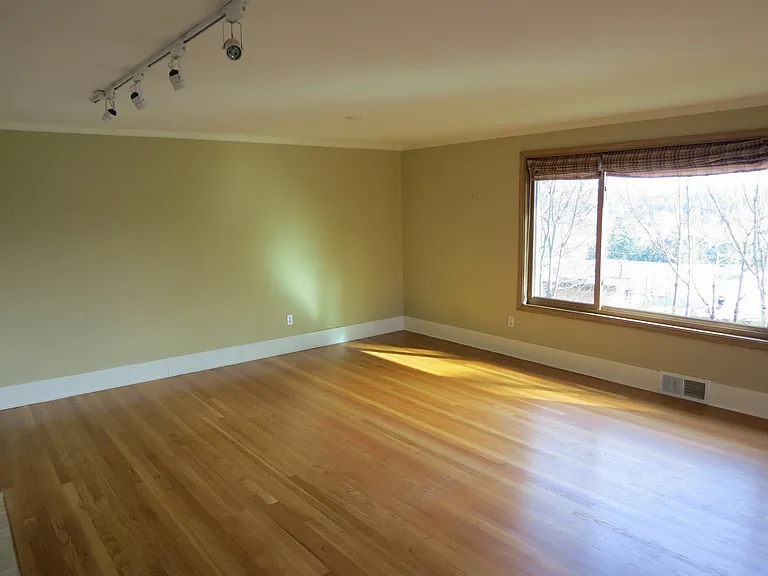 10502 Victory Ln NE #LOWER — Photo 33
