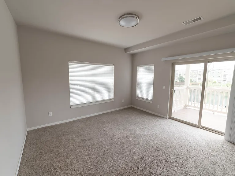 Mammoth Springs Apartments & Townhomes — Photo 9