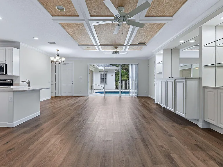 303 Caravelle Dr — Photo 10