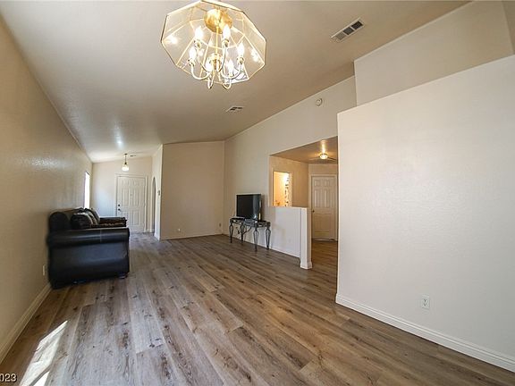 5th image of 4506 Minaret Way