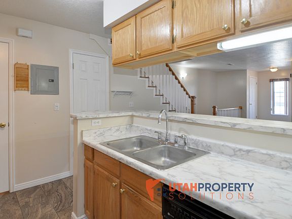 5th image of 271 E Millpoint Pl