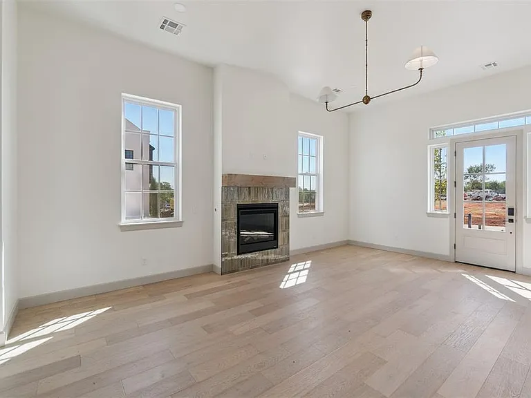 18835 Selah Way — Photo 12
