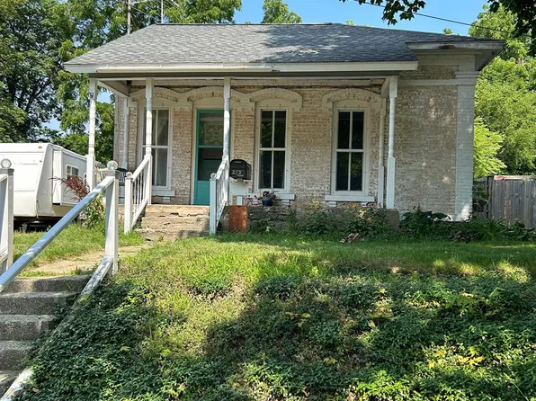 215 Torrey St, Grand Ledge, MI 48837