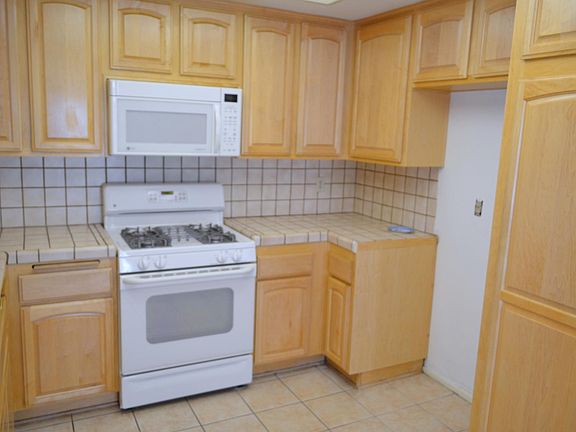 4th image of 24307 Venturi Dr