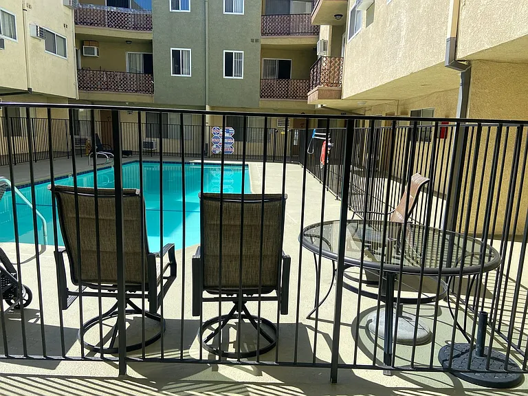 Tarzana Terrace Apartments — Photo 22