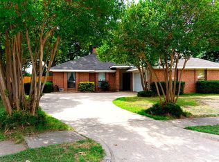 809 Dickey Dr, Euless, TX 76040