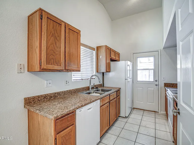 815 E Calle Del Norte — Photo 14