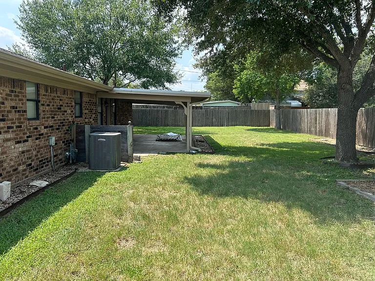 1583 E Industry St — Photo 4