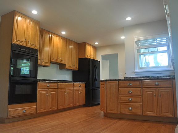 5th image of 1023 Oakwood Ave