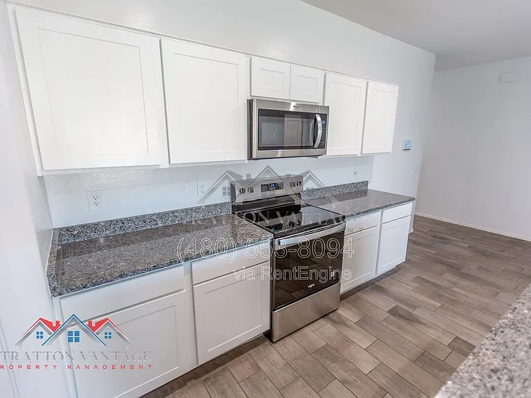 1330 W Hess Ave — Photo 19
