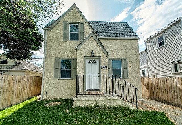 1st image of 2924 N Nagle Ave