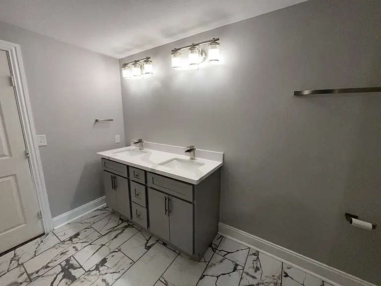 401 Walton St — Photo 17