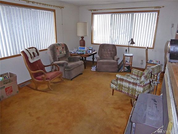 2nd image of 526 E Grand Coulee Ave