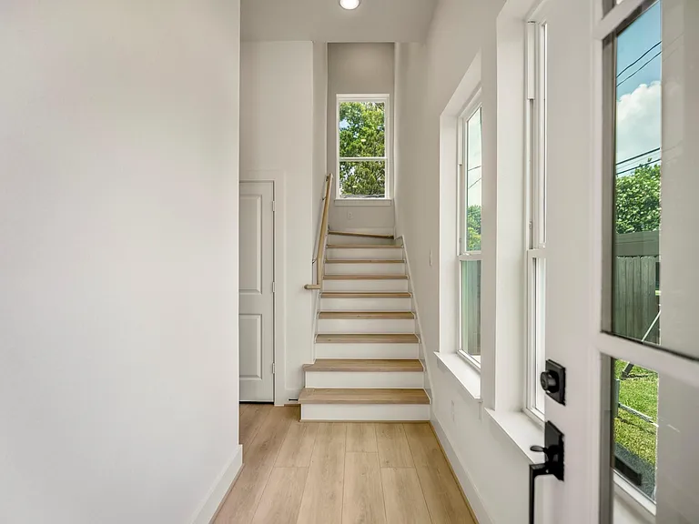 1226 E 23rd St — Photo 14