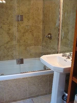 3rd image of 1519 Hinman Ave APT 6B