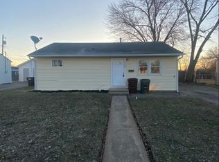 135 Pat Ln, Fairborn, OH 45324