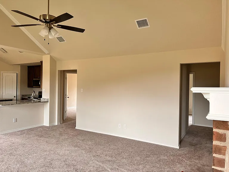 324 Greenhaven Dr — Photo 11