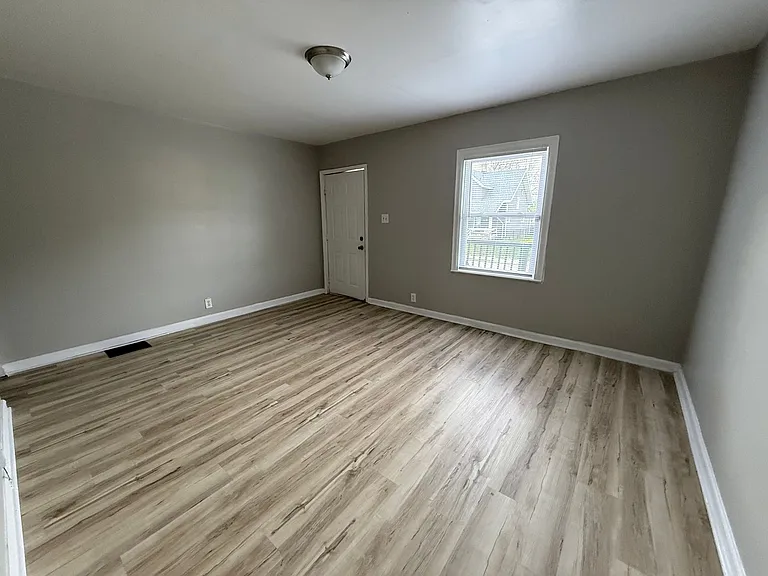 1521 N Kealing Ave — Photo 6
