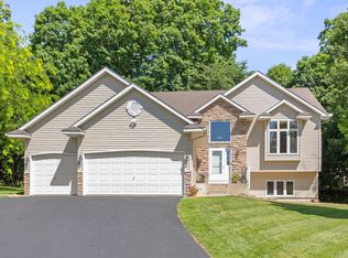 911 Hazelwood Ct, Buffalo, MN 55313