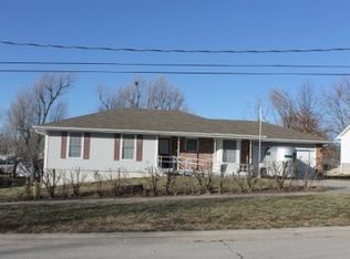 322 S Locust St, Cameron, MO 64429