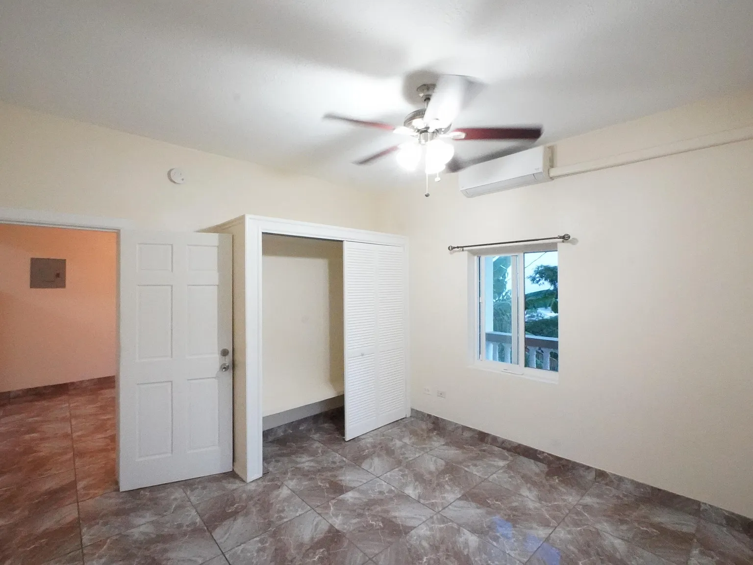 2 bed, $2,000 — Photo 4