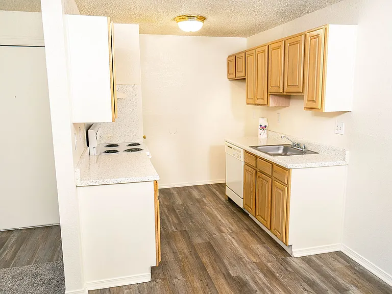 Tamarack Place Apartments — Photo 37