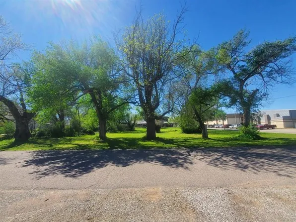 501 S 2nd St #1 & 2, Okemah, OK 74859
