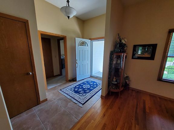 3rd image of 602 Villa Dr