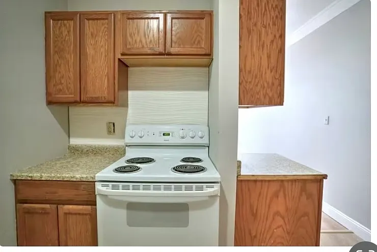 328 N Notre Dame Ave — Photo 5