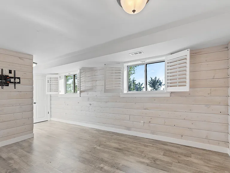 8 N 325 E — Photo 16