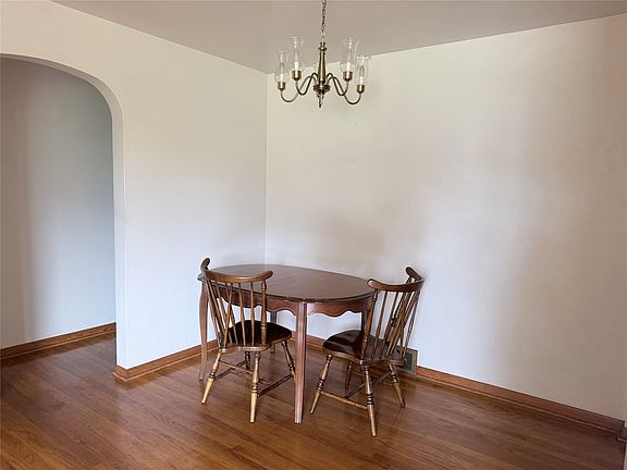 5th image of 2330 E 40th St