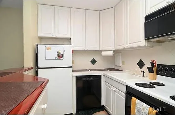 1419 N State Pkwy #502 — Photo 3