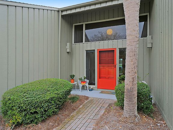 3rd image of 9920 Sawgrass Dr E