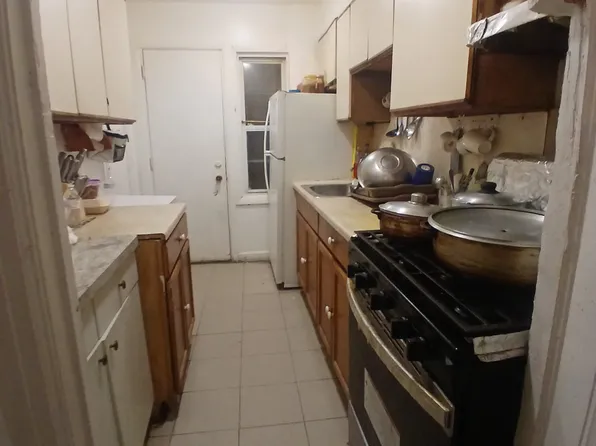 865 East 15th Street image 4 of 16