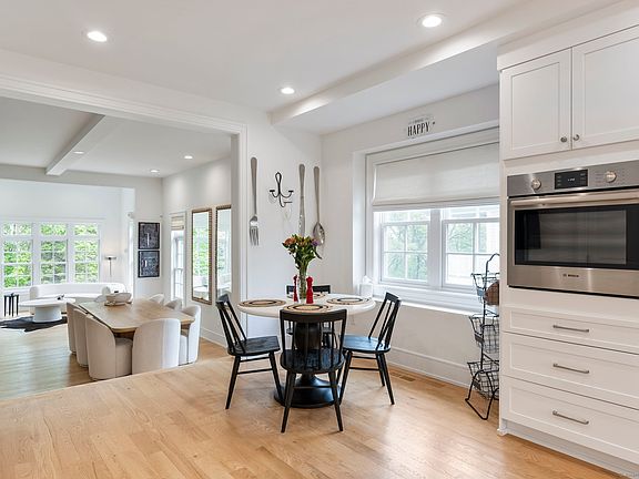 4th image of 9 Damia Drive #9