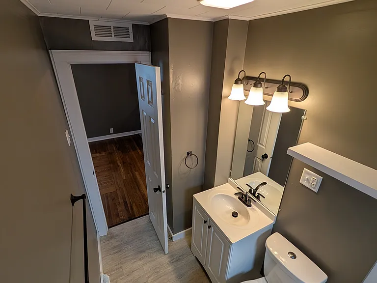 413 E Cherry St — Photo 11