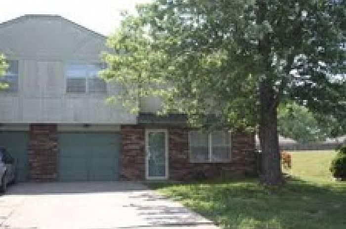 1st image of 1607 NW Cardiff Dr
