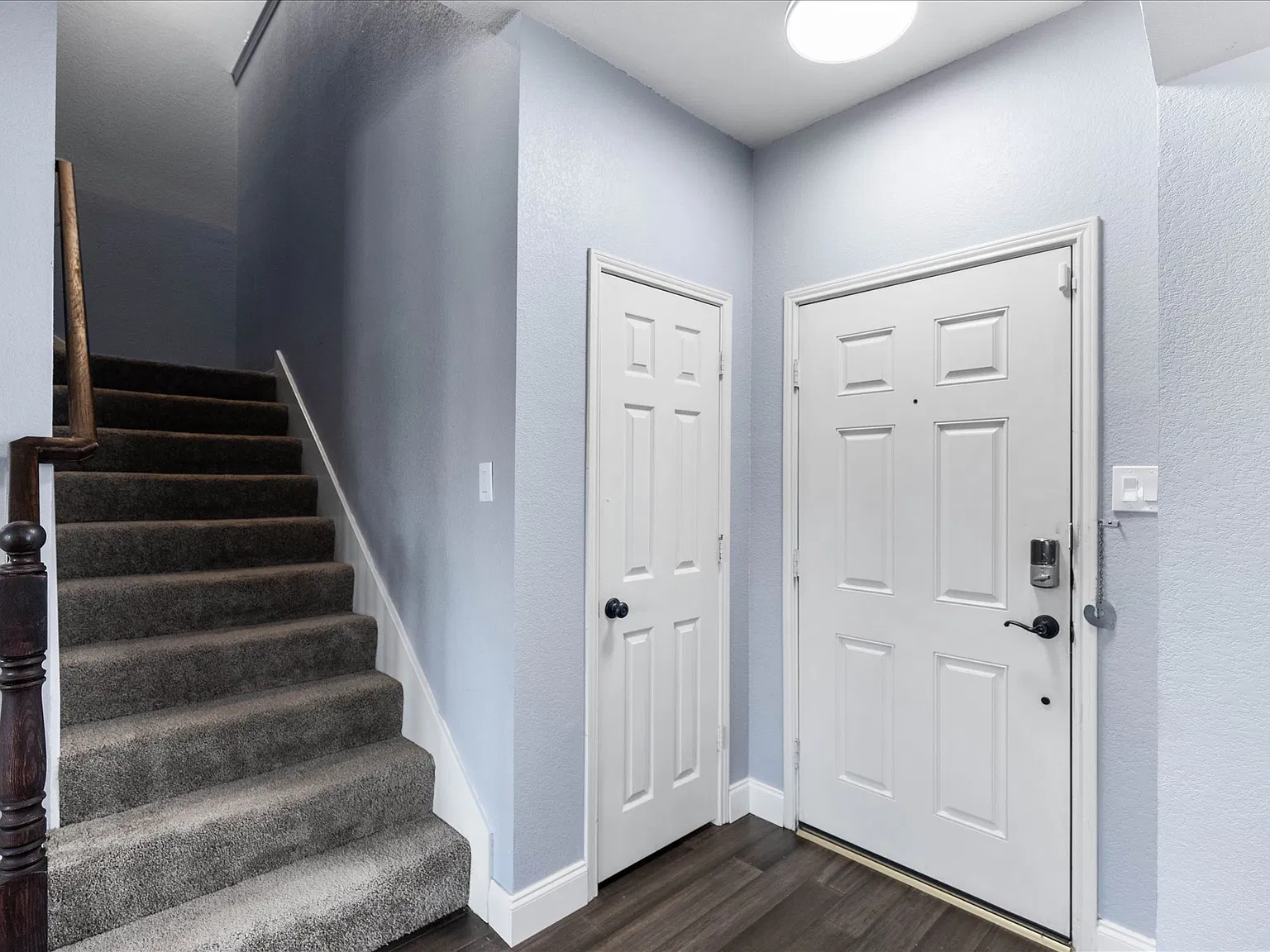 5 bed, 2374 sqft, $2,800 — Photo 4
