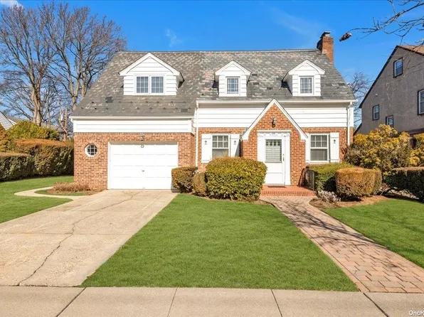 17 Harvard Street, Garden City, NY 11530