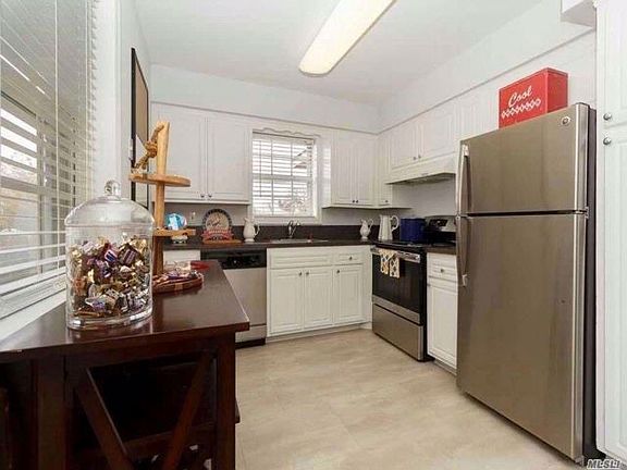 5th image of 63 Lamplighter Ln APT 3