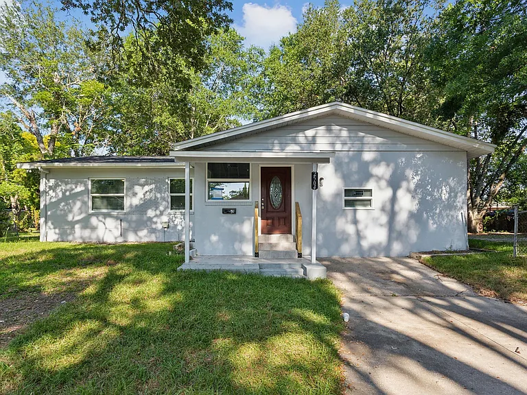 2504 Danson St — Photo 1