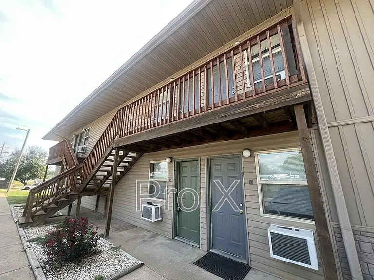 930 N Goetz Blvd #2 — Photo 4