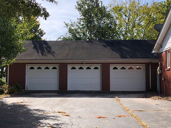 Three Car Garage w/ Workshop