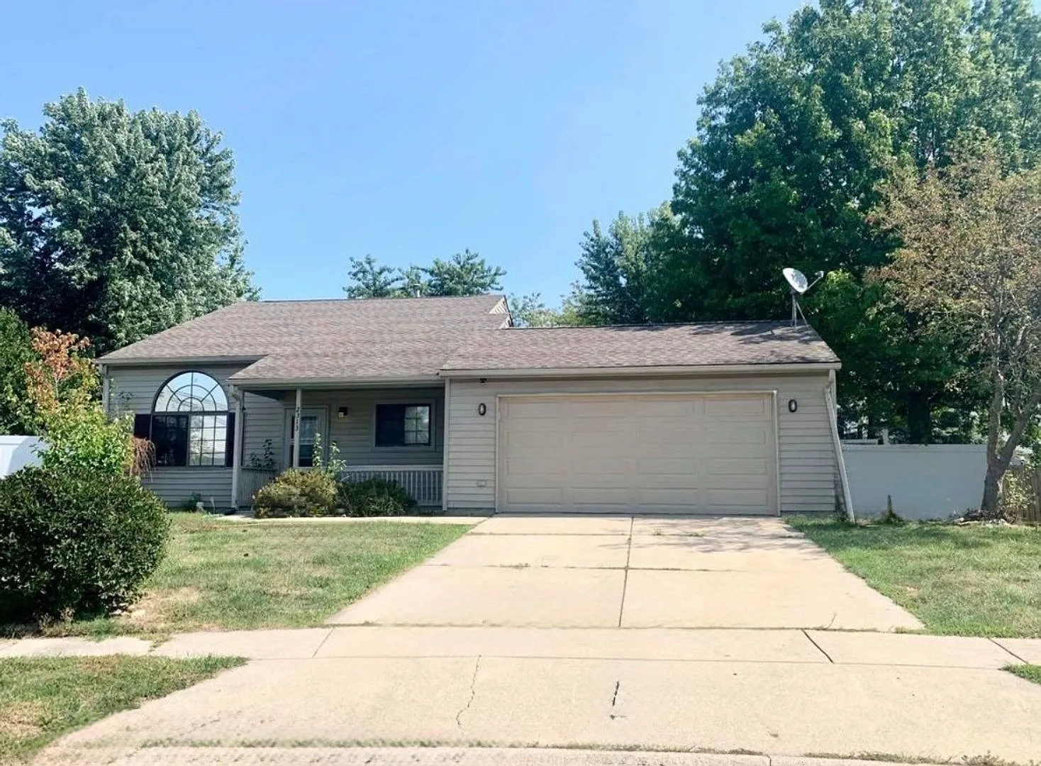 Charming Tri-Level Home with Fenced Backyard in West Lafayette — Photo 2
