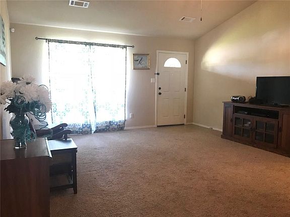 4th image of 1737 Red Oak Cir