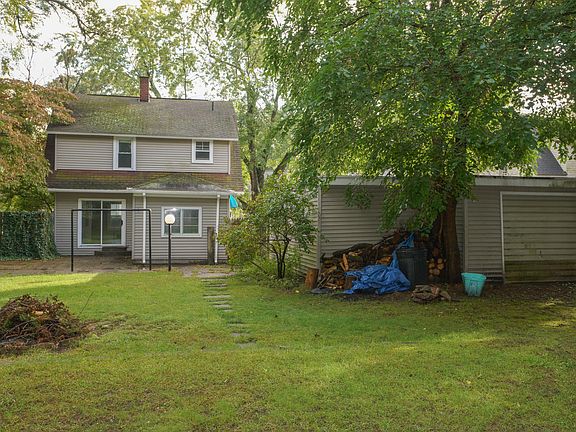 4th image of 916 Ireland Ave