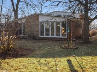 3425 Sorrel Dr, Northbrook, IL 60062