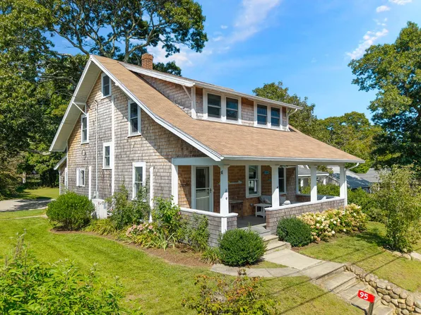 95 Daggett Ave, Tisbury, MA 02568