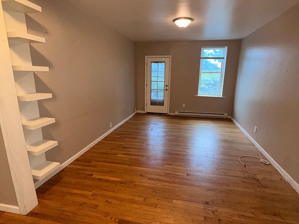 1st image of 256 Undercliff Ave #1